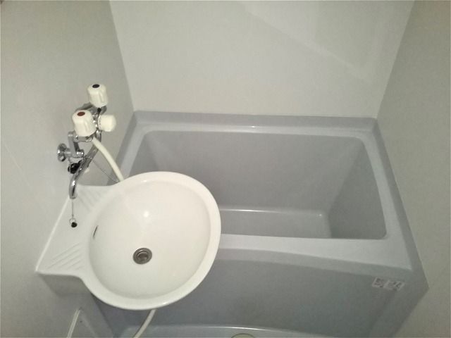 バス・シャワールーム　風呂・トイレ別なので、ゆったりお風呂に入れます♪