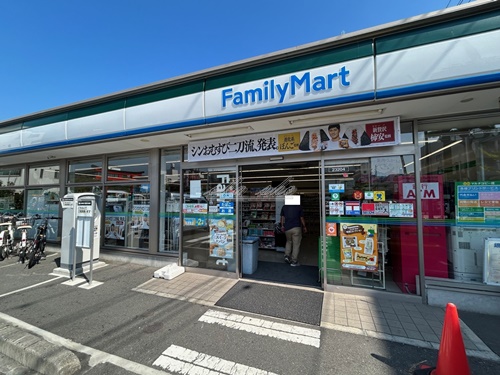 コンビニ　ファミリーマート 鎌倉二の鳥居店（コンビニ）まで123m