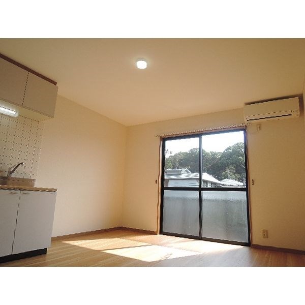 居室・リビング　写真は同型物件です。