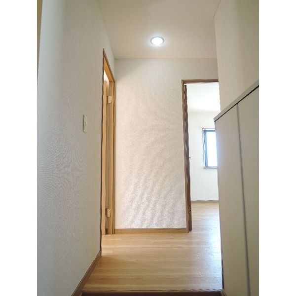玄関　写真は同型物件です。