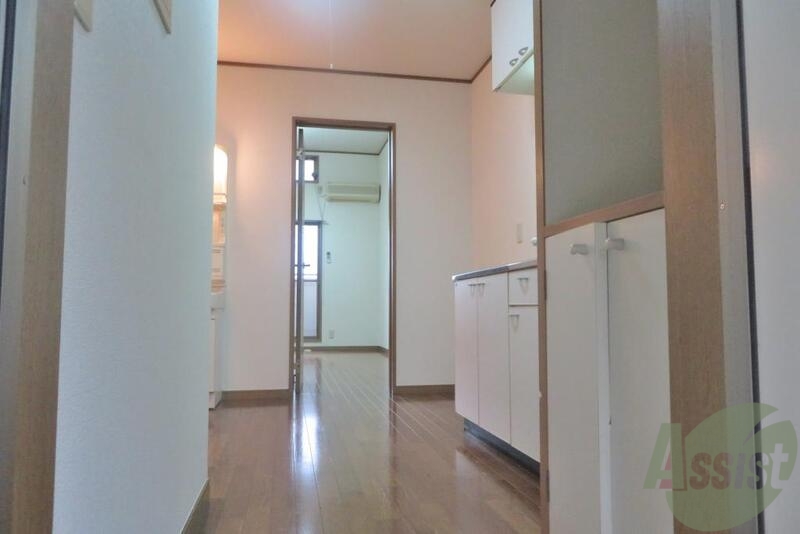 玄関　奥行きもあっていい感じですね。