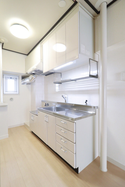 キッチン　コンパクトながら使いやすいキッチン