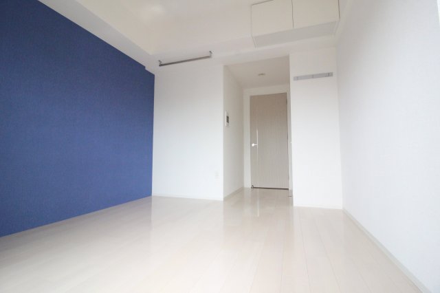 その他部屋・スペース　洋室7.2帖の明るい寝室です。