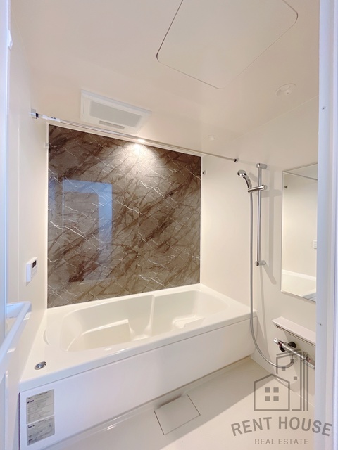 駐車場　外観（建設中）