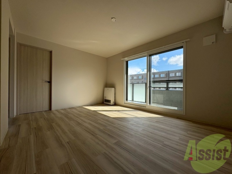 居室・リビング　広々としたリビングですね。使い勝手がよさそうですね！