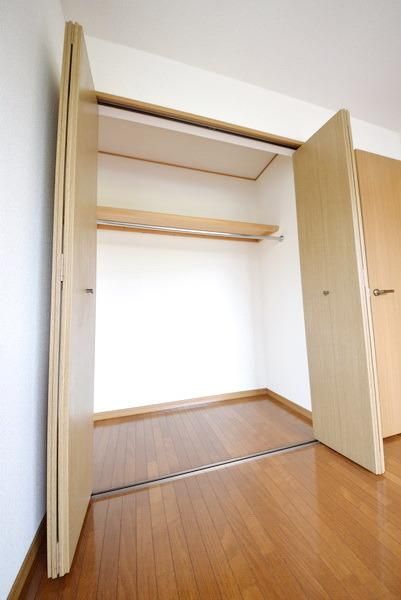 その他設備　奥行きのあるクローゼット