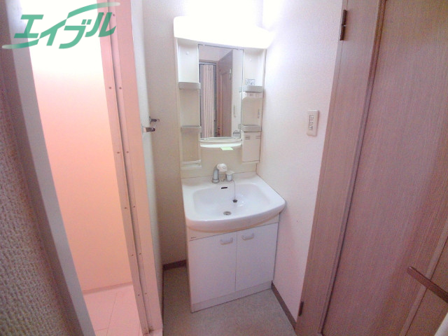 洗面設備　同型参考写真