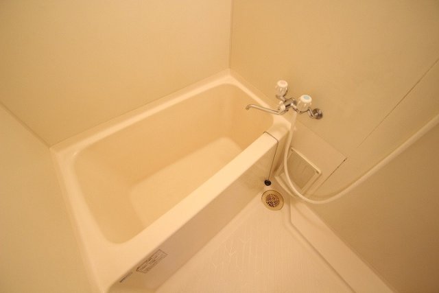 バス・シャワールーム　同物件、別号室のものです。