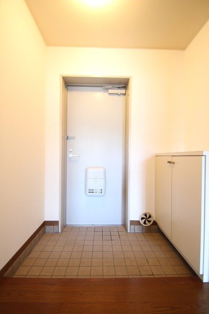 玄関　同物件、別号室のものです。