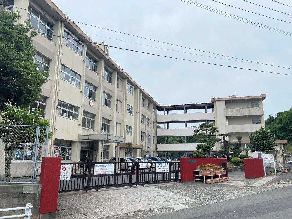 小学校　西伊敷小学校（小学校）まで1500m