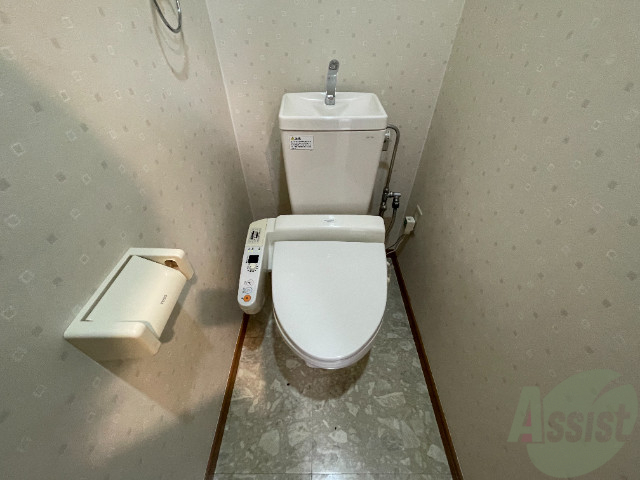 トイレ　清潔感のあるトイレで安心して使用できます。