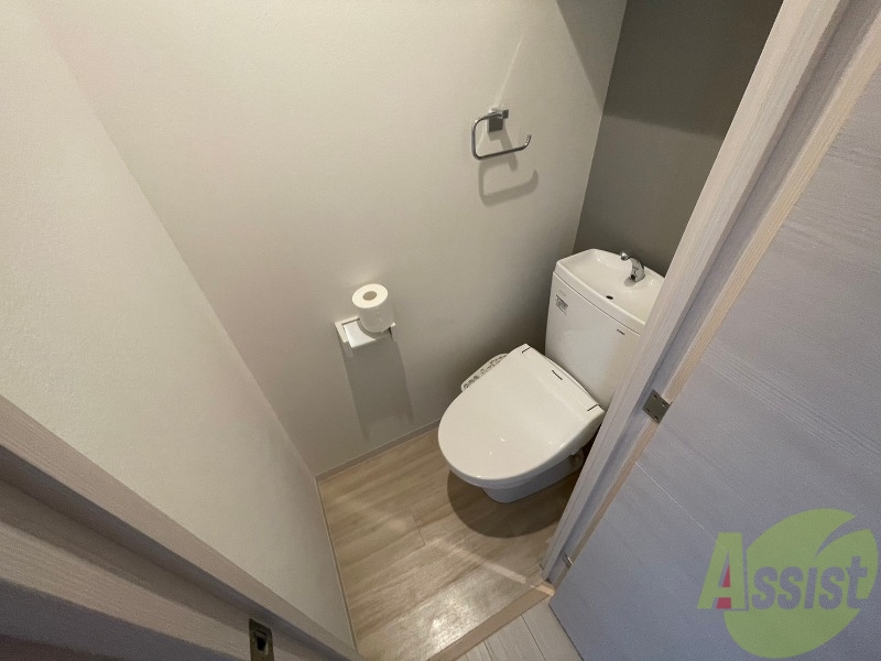 トイレ　こちらはトイレです。清潔感があり、安心して使用できます。