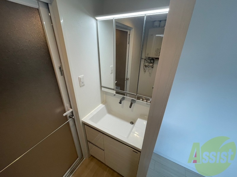 洗面設備　洗面台。身支度にはかかせないですよね～。