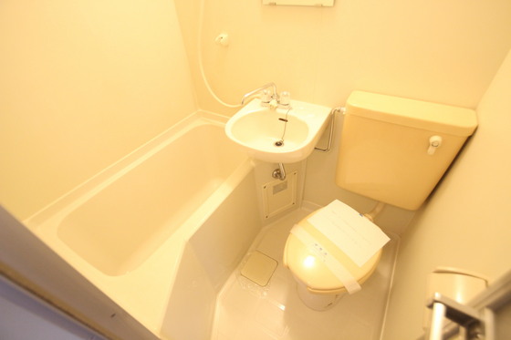 バス・シャワールーム　※別部屋の写真です