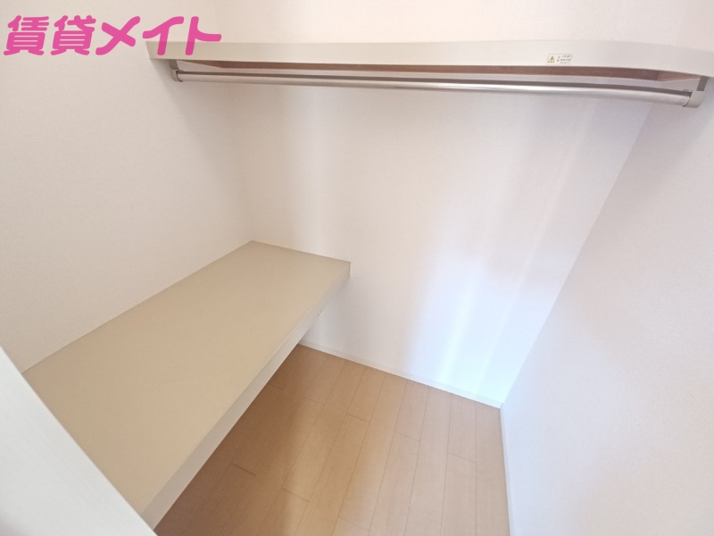 収納　同型参考写真