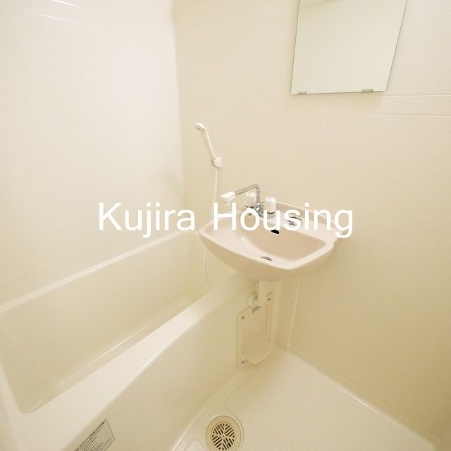 バス・シャワールーム　バス・トイレ別なのでゆっくりお風呂に入れます☆