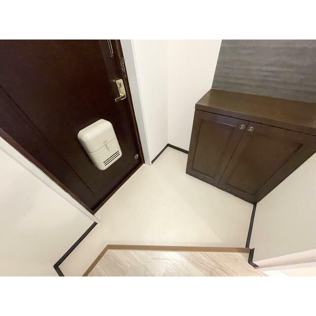 玄関　反転間取り別室写真