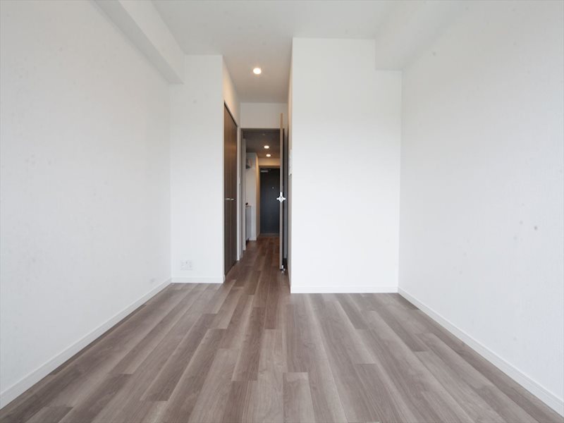 居室・リビング　洋室6.7帖　エアコン完備　バルコニーに面しています