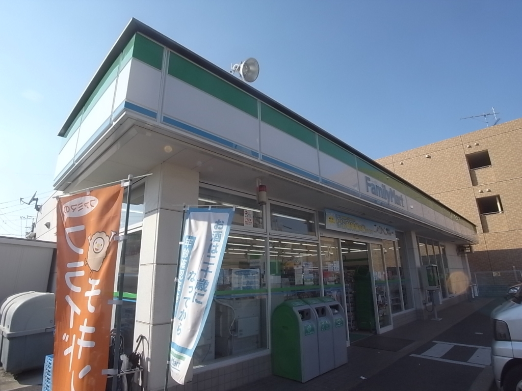 コンビニ　ファミリーマート 茶屋が坂駅前店（コンビニ）（コンビニ）まで306m