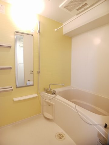 バス・シャワールーム　コンパクトで使いやすいお風呂です