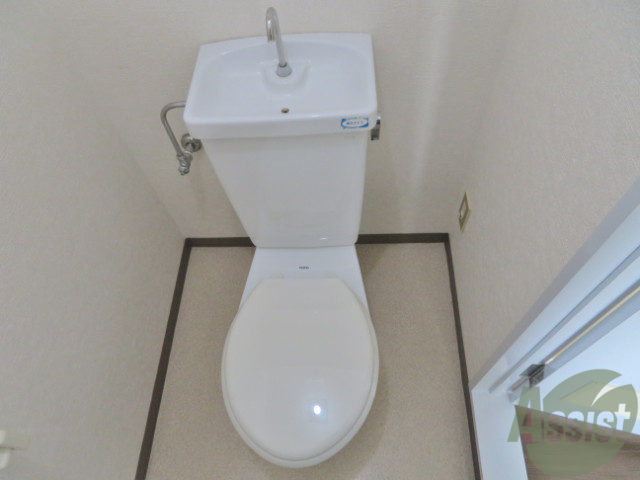 トイレ　おトイレは普通サイズ。問題なく用が足せそうですね。