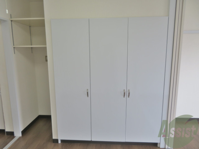 収納　クローゼットです。横は冷蔵庫などが置けそう。