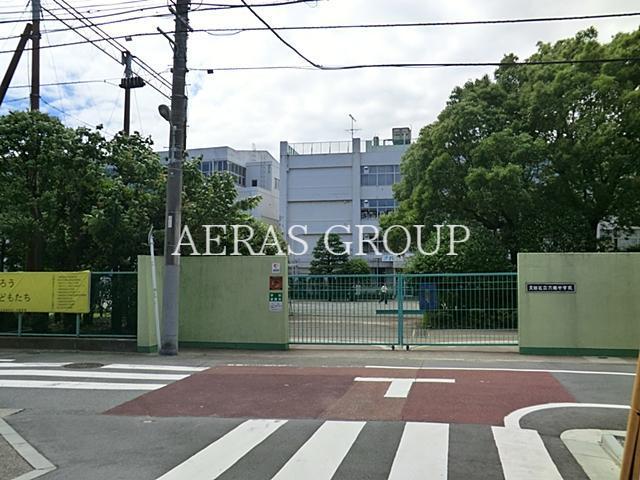 中学校　大田区立六郷中学校（中学校）まで594m