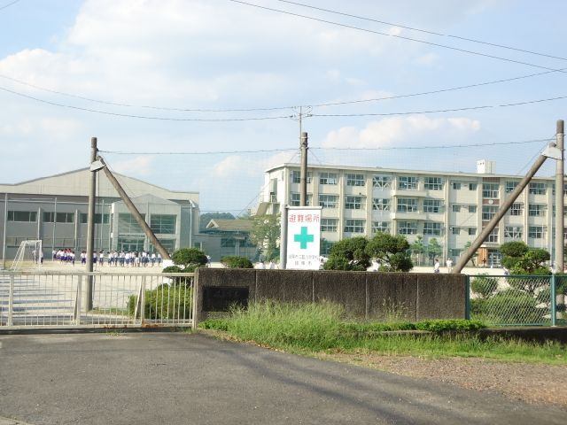 中学校　岐阜市立藍川中学校（中学校）まで2762m