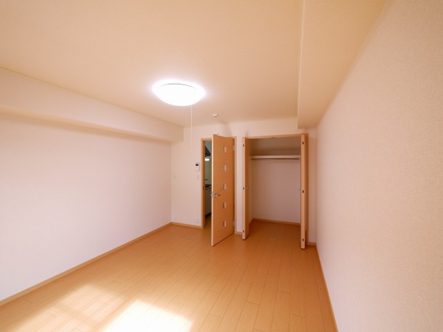 居室・リビング　明るい洋室です。