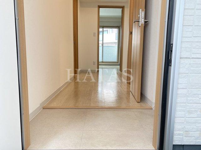 玄関　同物件別部屋です。