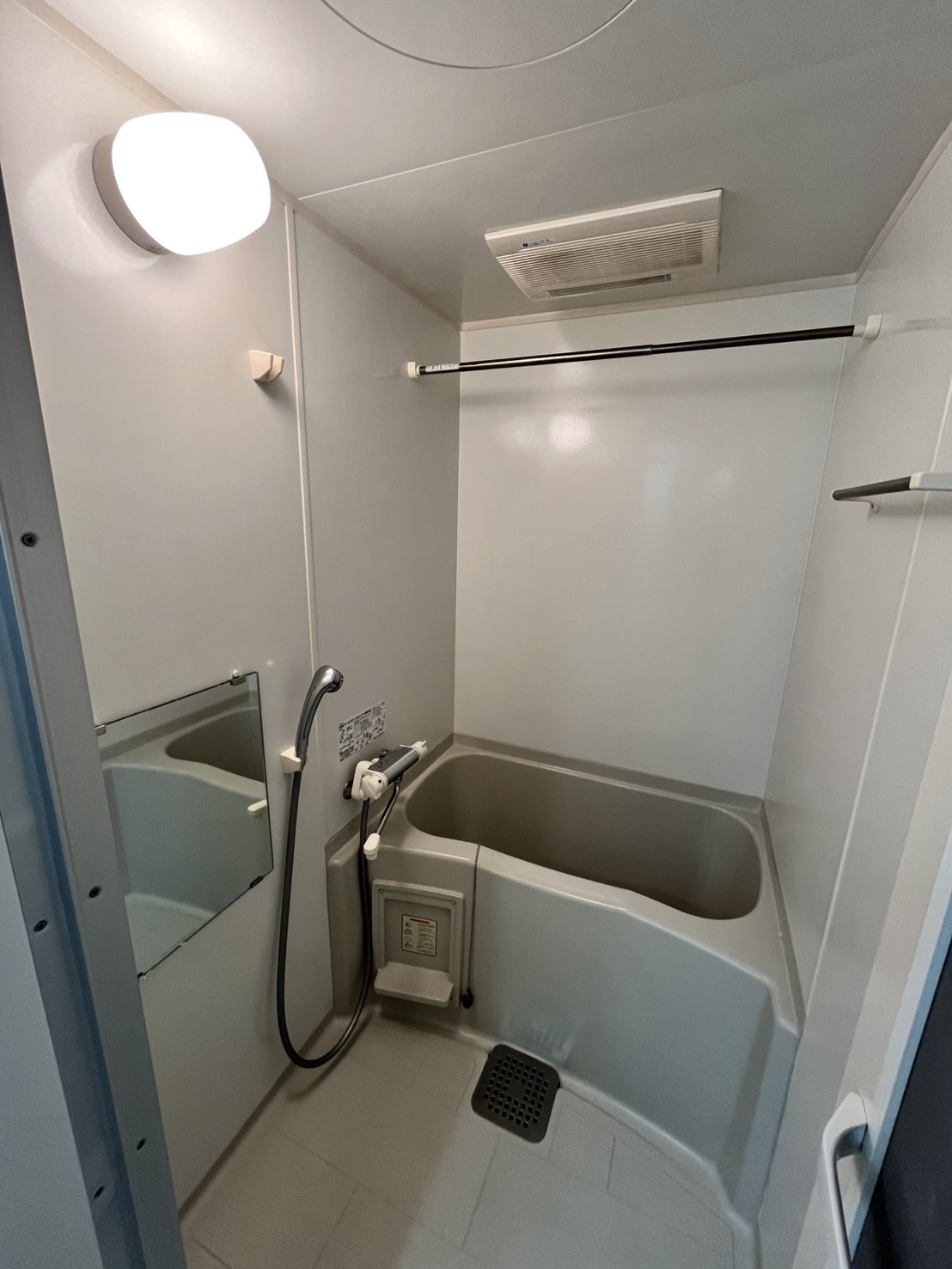 バス・シャワールーム　他号室のお写真です。参考にご覧ください。