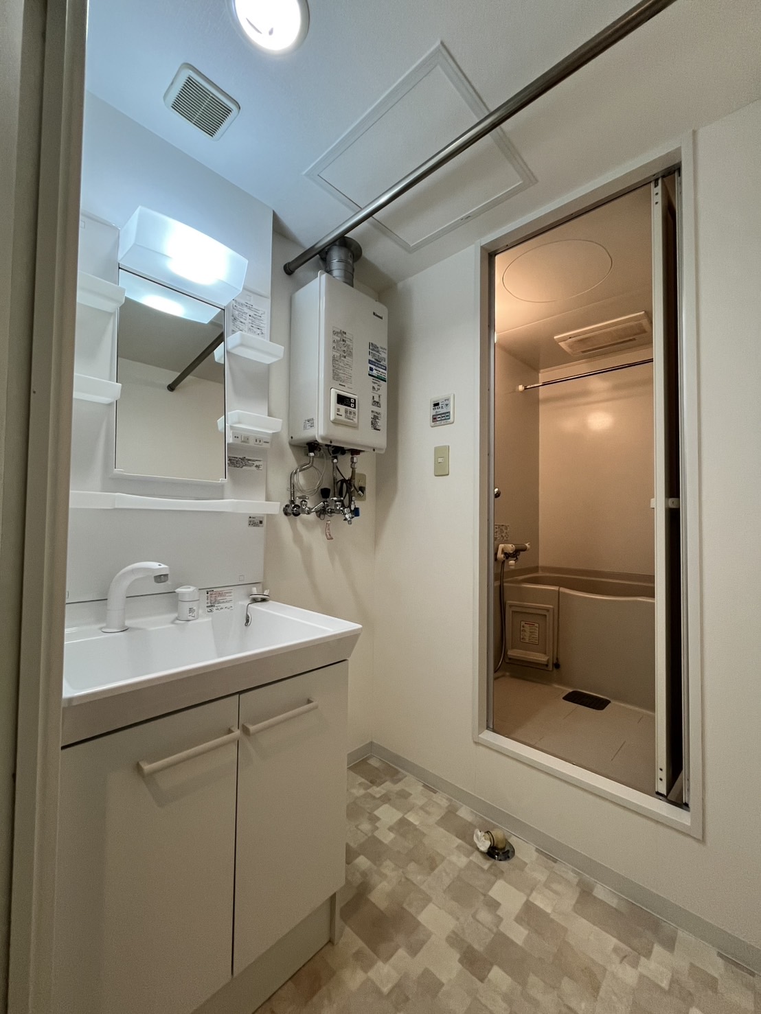 洗面設備　他号室のお写真です。参考にご覧ください。