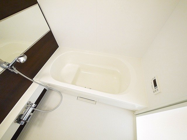 バス・シャワールーム　広い浴槽でゆっくりと入浴していただけます