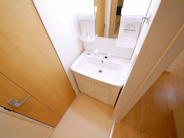 洗面設備　機能性に優れた洗髪洗面化粧台です