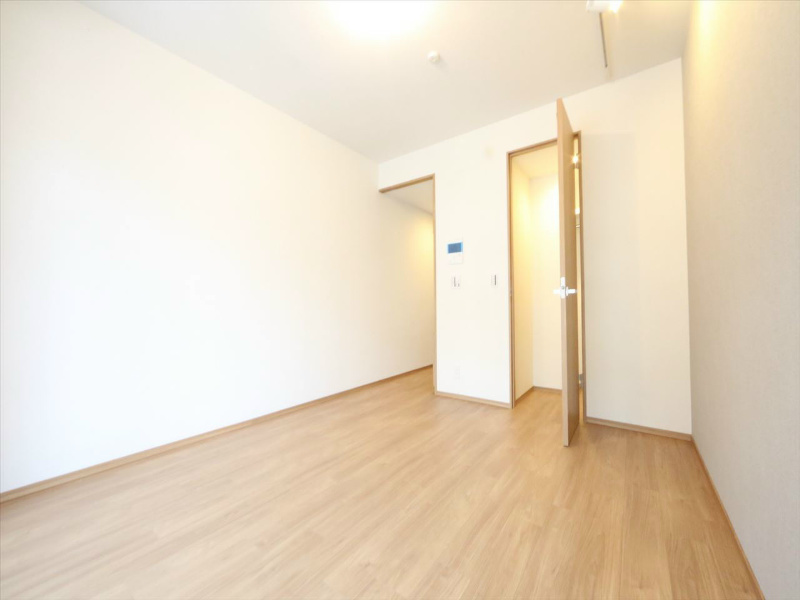 居室・リビング　洋室9.6帖　ウォークインクローゼット（収納充実してます）