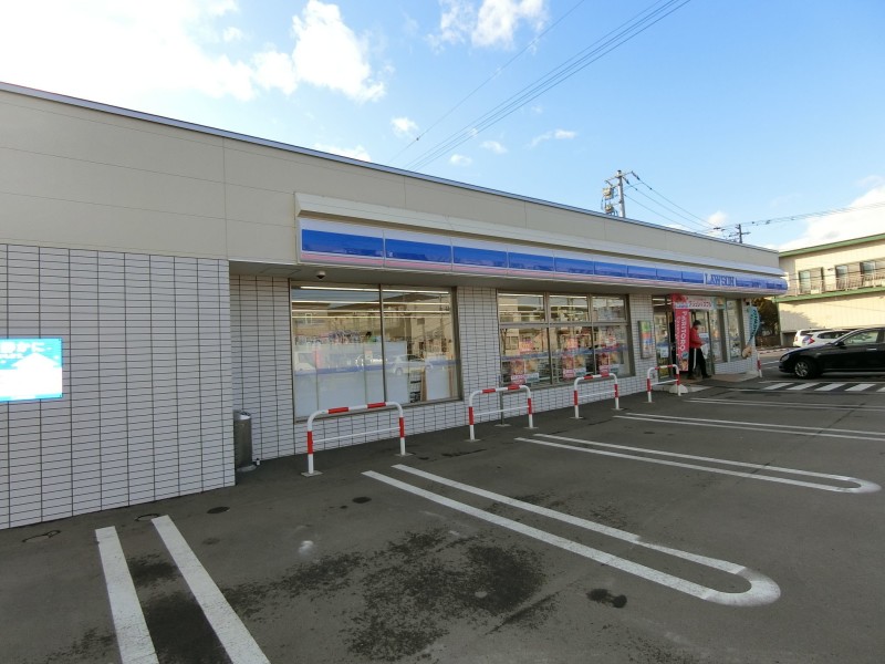 コンビニ　ローソン函館万代店（コンビニ）まで165m