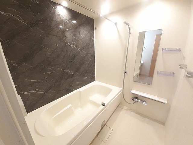 バス・シャワールーム　ゆったり過ごせるお風呂です