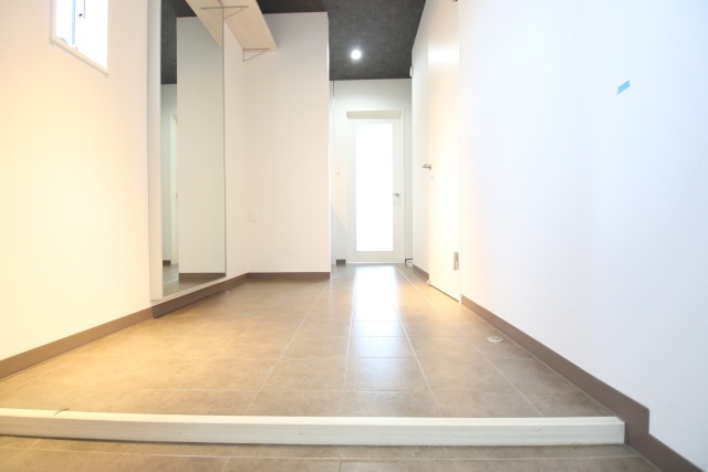 玄関　※別室の参考写真の為、現況優先です。