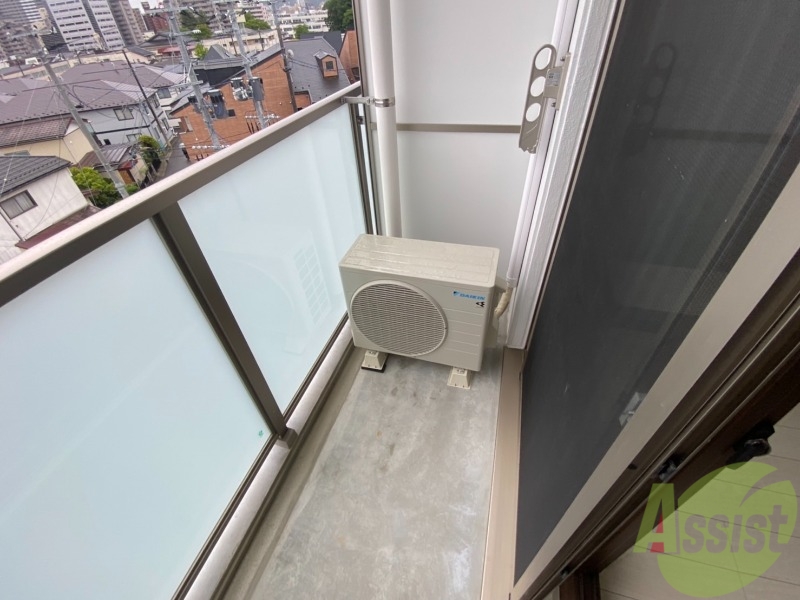 バルコニー　広々としたバルコニーで洗濯物干しもバッチリです。