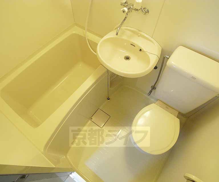 バス・シャワールーム　清潔感があって使いやすそうです