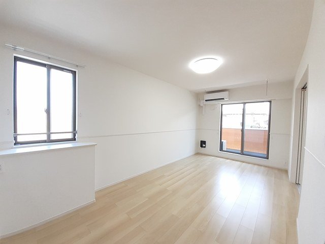 居室・リビング　ゆったり過ごせる居間です