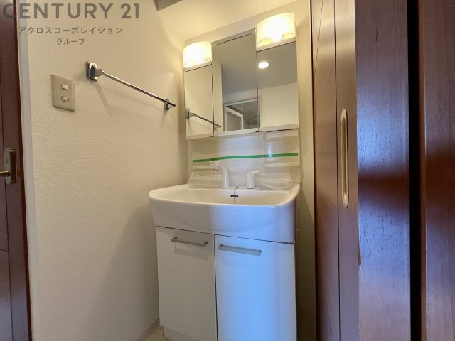 洗面設備　洗面所内に洗濯機置き場あり！