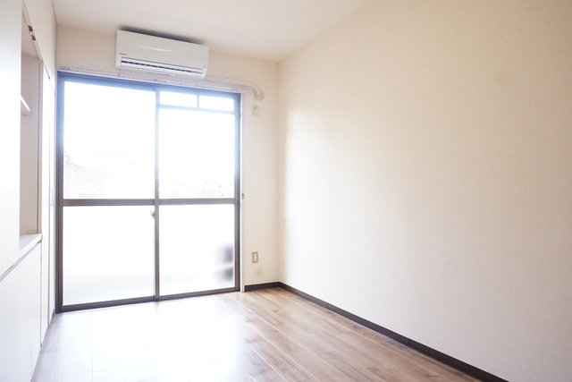 居室・リビング　収納付き洋室６帖※同タイプ参考写真