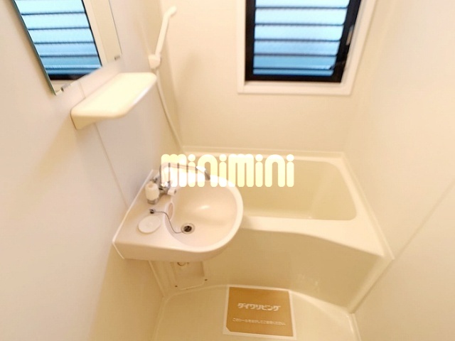 バス・シャワールーム　画像は３０３号室です