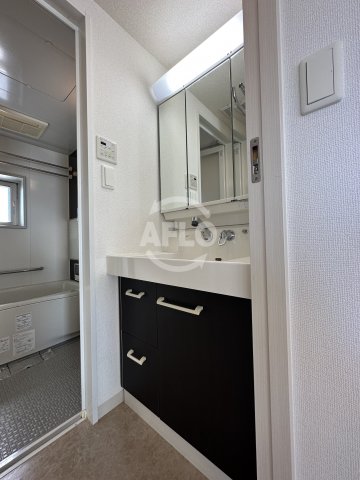 洗面設備　エステムプラザ難波WESTリバークロス　独立洗面台