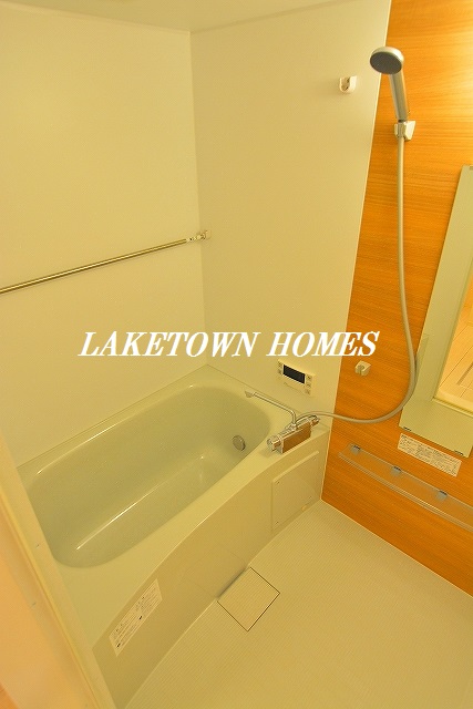 バス・シャワールーム　追い焚き給湯付きの浴室です。