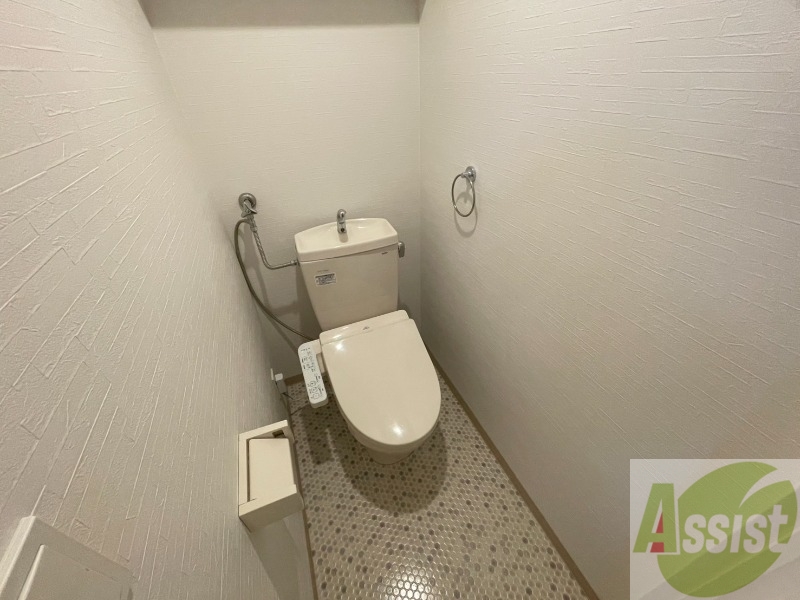 トイレ　シャワートイレになっているので快適です！