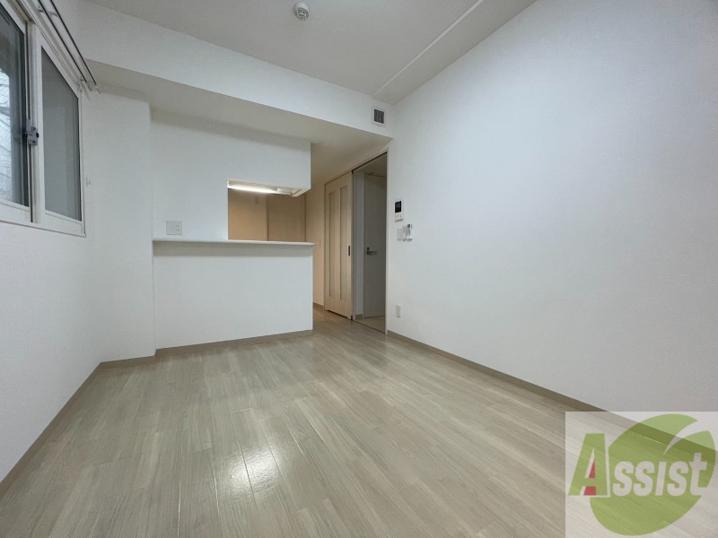 居室・リビング　フローリングと壁のカラーが明るい雰囲気ですね！