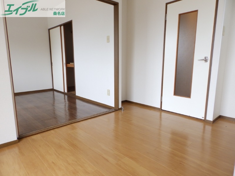 居室・リビング　同物件別室画像