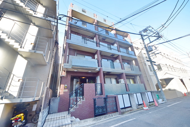 建物外観　～落ち着いた住宅地に位置します～